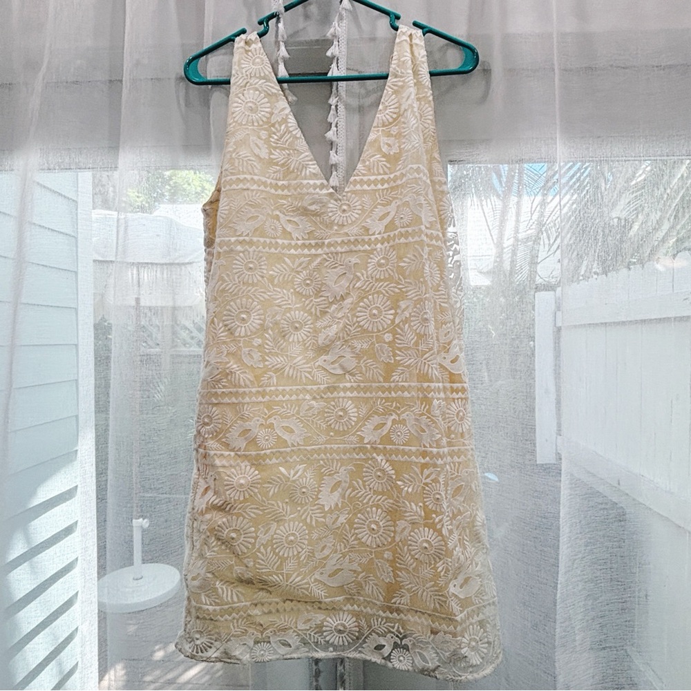 Papercrown lace sleeveless dress with tie in back